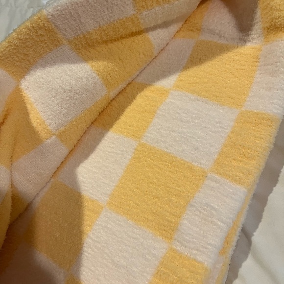 Mellow and mod checkered throw - Picture 4 of 4
